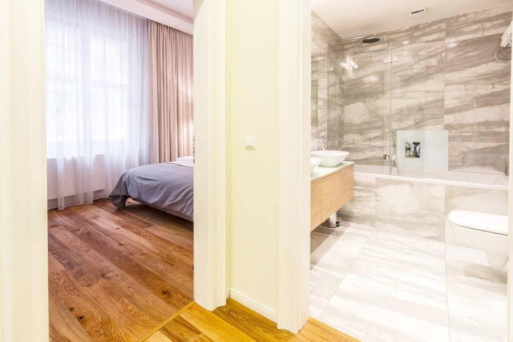 Unique Old Town Apartments At Palace Dlouha براغ المظهر الخارجي الصورة