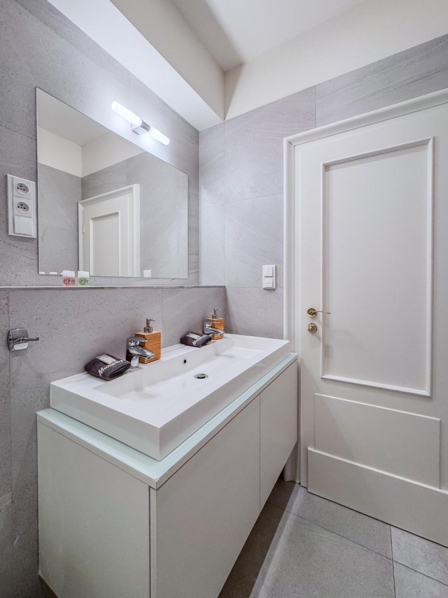 Unique Old Town Apartments At Palace Dlouha براغ المظهر الخارجي الصورة